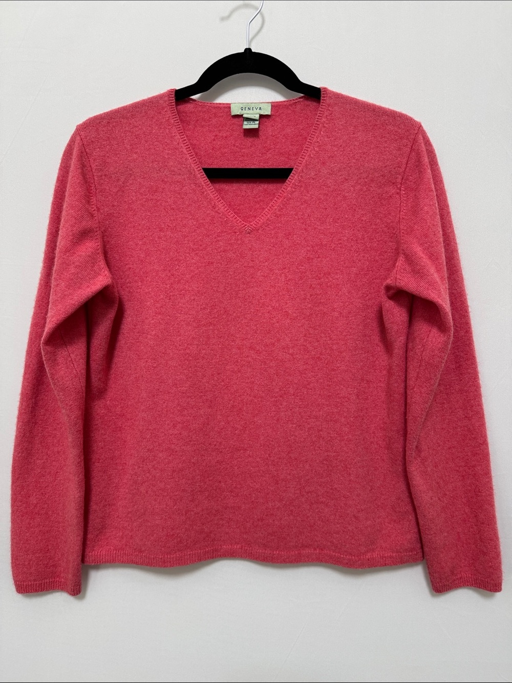 Geneva 100% Cashmere V-Neck Sweater in Pink